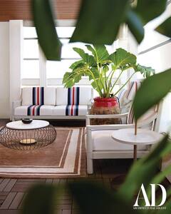 Karan Johar Home: गौरी खान ने डिजाइन किया करण जौहर का होम स्वीट होम, देखें इन तस्वीरों में घर का हर एक कोना