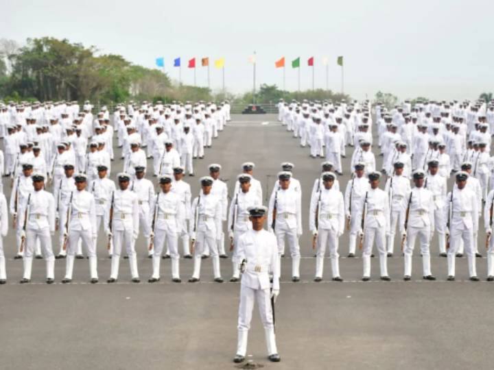 Indian Navy gets first-ever batch of women sailors as 2,585 Agniveers pass out Agnipath Scheme: மத்திய அரசின் அக்னிபாத் திட்டத்தில் முதற்கட்டமாக 273 பெண்கள் உட்பட 2,585 வீரர்கள் தேர்ச்சி