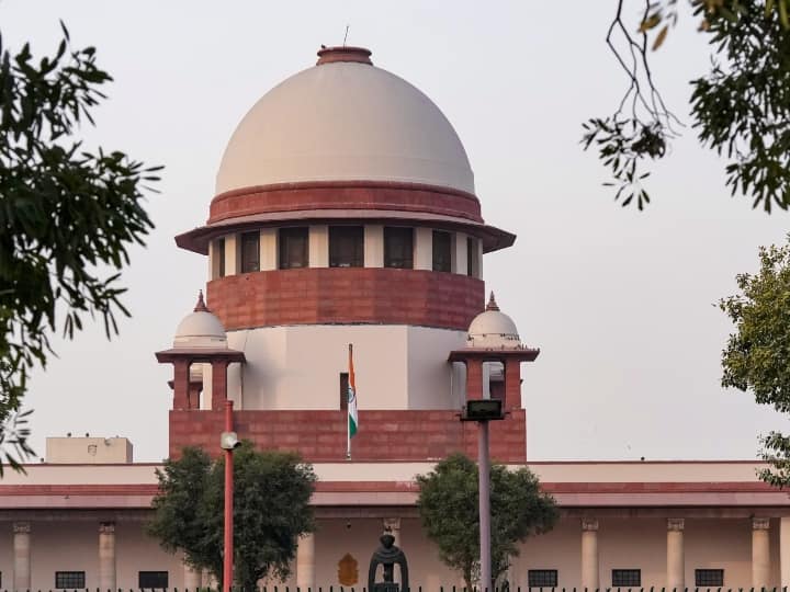 Supreme Court: SC declines to issue stay on Patna HC's order over caste census Supreme Court: બિહારમાં જાતિ આધારિત સર્વે પરથી રોક હટાવવાનો  સુપ્રીમ કોર્ટનો ઇનકાર, કહ્યુ- 'હાઇકોર્ટ સુનાવણી કરે'