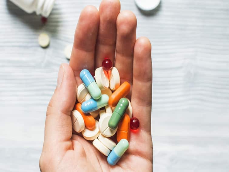Essential Medicine Including  painkiller antibiotics to get costlier by 12 percent april 1 Essential Medicine: அத்தியாவசிய மருந்துகளின் விலை உயர்வு... ஏப்ரல் 1 முதல் அமல்... நோயாளிகள் அதிர்ச்சி...!