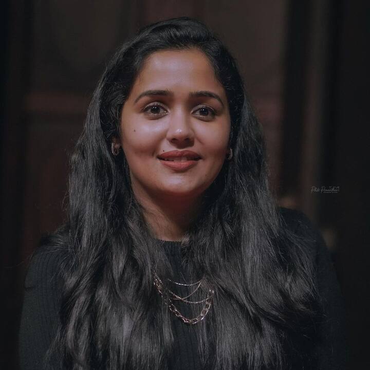 அனன்யாவின் உண்மையான பெயர், அயில்யா. திரையுலகிற்கு வந்த பின்னர், இவரது பெயர் மாற்றப்பட்டது