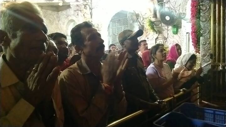 અષ્ટમીના દિવસે કુલ દેવીની પૂજાની સાથે સાથે ભદ્રકાળી અને મહાકાળીની પણ પૂજા કરવામાં આવે છે.