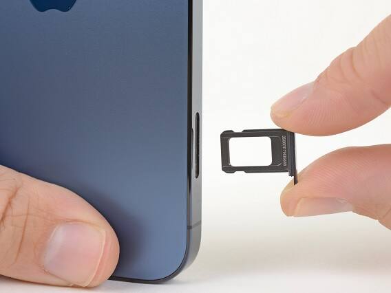 iPhone : Appleએ આપ્યો ગ્રાહકોને આંચકો, iPhone 15માં સિમકાર્ડને લઈ કરાયો મોટો ફેરફાર iPhone : iPhone 15 With Launch With Haptic Buttons and No Sim Card Tray iPhone : Appleએ આપ્યો ગ્રાહકોને આંચકો, iPhone 15માં સિમકાર્ડને લઈ કરાયો મોટો ફેરફાર