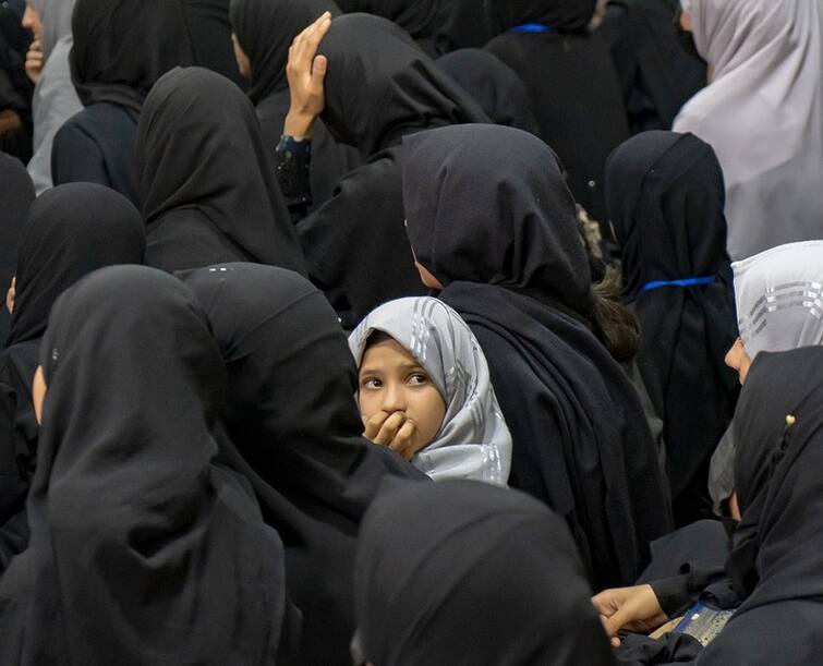 Iran Hijab Protest New Dress Code for Women in This Islamic country Fine of Rs 49 lakhs for not wearing hijab passport will be seized also Iran Hijab Row: हिजाब न पहनने पर देना पड़ेगा 49 लाख का जुर्माना, पासपोर्ट भी जब्‍त होगा, इस इस्‍लामिक मुल्‍क में बना कानून