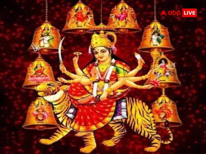 नवमी तिथि पर मां को गुड़ का भोग लगाने से भी देवी का आशीर्वाद मिलता है. आप इसके साथ ही नवमी के दिन माता रानी को काले उबले चने, खीर आदि का भोग लगा सकते हैं.