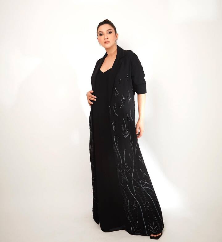 ‘बिग बॉस 7’ की विनर रह चुकीं गौहर खान पहली बार मां बनने वाली हैं. जैद दरबार संग शादी के दो साल बाद एक्ट्रेस ने प्रेग्नेंसी की अनाउंसमेंट की थी.