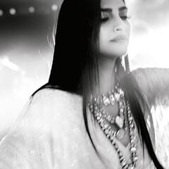 Sonam Kapoor Pics: शादी के वक्त इमोशनल हो गई थीं सोनम कपूर, देखिए एक्ट्रेस की अनसीन वेडिंग एल्बम