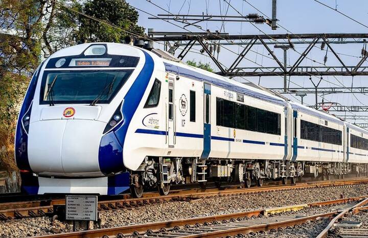 Vande Bharat Express: હવે બીજી વંદે ભારત એક્સપ્રેસ ટ્રેન દિલ્હીથી દોડવા માટે તૈયાર છે. 1 એપ્રિલથી આ ટ્રેન દિલ્હીથી ભોપાલ વચ્ચે દોડાવવામાં આવશે.