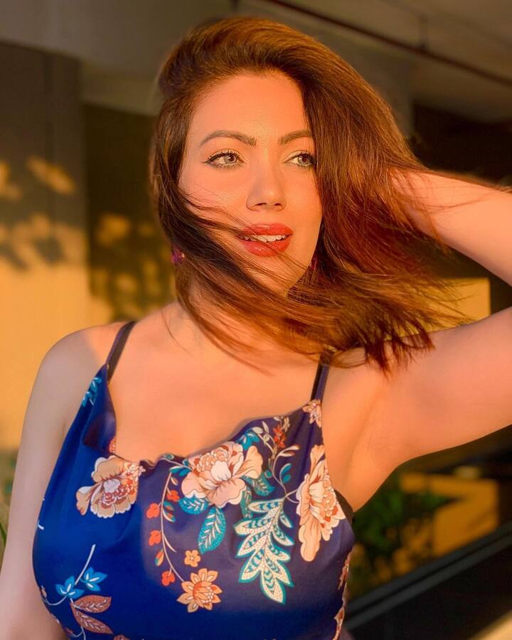 ती दररोज तिचे फोटो आणि व्हिडिओ शेअर करून चाहत्यांचे लक्ष वेधून घेते.