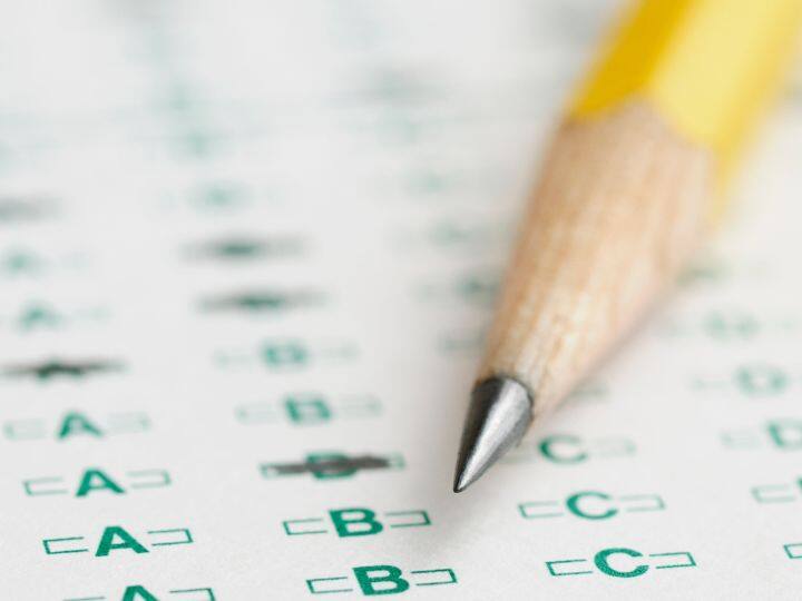​Rajasthan Basic Computer Instructor Recruitment Exam candidate failed by 007 marks know details कॉपी चेक में एक आंसर गलत होने से फेल हुआ कैंडिंडेट, मगर परीक्षार्थी ने 8 IIT में जाकर जवाब तो चेक करने वाले निकले गलत!