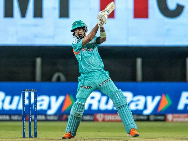 लखनऊ सुपर जायंट्स के दिग्गज खिलाड़ी केएल राहुल को टीम ने रिटेन किया है. राहुल को 17 करोड़ रुपये मिले हैं. वे कई बार विस्फोटक बैटिंग कर चुके हैं. लेकिन कुछ समय से राहुल का बल्ला नहीं चल रहा है. इसकी वजह से उनकी आलोचना भी हुई थी. हालांकि इस बार राहुल कमाल दिखा सकते हैं.