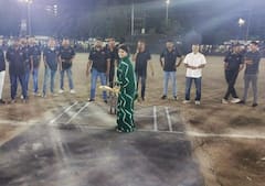 Rivaba Jadeja: રિવા બા જાડેજા રમ્યા ક્રિકેટ, જુઓ તસવીરો