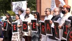 কেন্দ্রের বিরুদ্ধে দিল্লিতে সরব তৃণমূল, পোস্টার হাতে ধর্নায় সাংসদরা