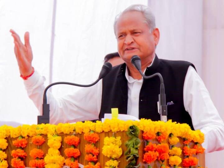 Udaipur CM Ashok Gehlot meeting with congress workers and leaders Rajasthan Assembly election 2023 strategy ann Rajasthan News: उदयपुर में आज CM गहलोत लेंगे सैकड़ों कार्यकर्ताओं की बैठक, चुनावी रणनीति पर हो सकती है चर्चा