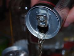 अगर कोल्ड ड्रिंक में कोई रंग नहीं मिलाया जाए तो उसका रंग क्या होगा? जवाब चौंकाने वाला है