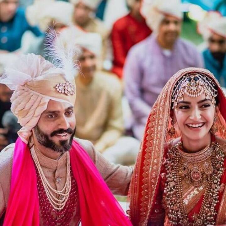 इतना ही नहीं शादी के 4 साल बाद सोनम मां भी बन गई हैं. बीते साल 20 अगस्त को सोनम कपूर ने बेटे वायु को जन्म दिया है.