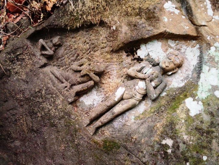 पुरानी मान्यता है कि यह वही रामगढ़ है जहां भगवान राम को जब 14 वर्ष का वनवास हुआ था तब राम, लक्ष्मण, सीता कुछ समय का वनवास के लिए रुके थे. जिसका कई प्रमाण आज भी है जैसे सीता बेगरा, हठफोड़ नाला, चंदन तालाब, सोनतालाब, लक्ष्मण गुफा, सीता कुड़ सहित अन्य प्रत्यक्ष प्रमाण है.