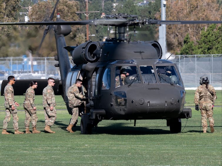 US Soldiers Killed In Army Black Hawk Chopper Crash In Kentucky US: Nine Soldiers Killed After Two Army Black Hawk Helicopters Crash In Kentucky