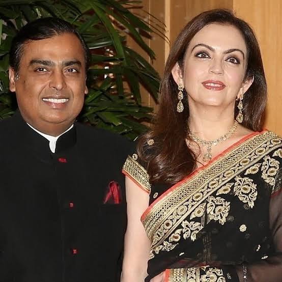 इसके अलावा वो नाश्ते में पपीते का जूस और इडली-सांभर खाना पसंद करते हैं और वो पापड़ी चाट जैसे स्नैक्स के भी शौकीन हैं.