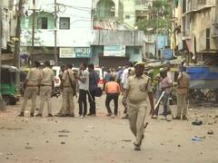 गुजरात के वडोदरा में फिर रामनवमी की शोभा यात्रा में पथराव, भीड़ हटाने के लिए पुलिस का लाठीचार्ज