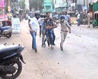 Vadodara: વડોદરામાં રામનવમીની શોભાયાત્રા પર ફરી પથ્થરમારો, સ્થિતિને કાબુમાં લેવા પોલીસે ટીયર ગેસના સેલ છોડ્યા