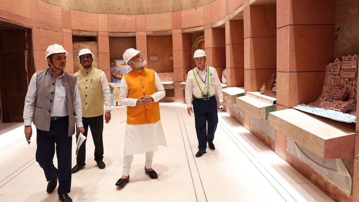 লোকসভার স্পিকার ওম বিড়লার সঙ্গে সংসদের দুই কক্ষের কাজ খতিয়ে দেখলেন তিনি।