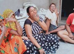 आकांक्षा दुबे की मां ने लगाई सीएम योगी से न्याय की गुहार, कहा- 'ये आत्महत्या नहीं, CBI करे जांच'