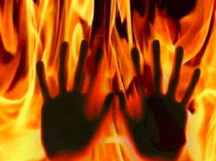 Punjab shocker: Man sets two minor daughters on fire in Hoshiarpur; arrested தந்தையே மகள்களை பெட்ரோல் ஊற்றி எரித்த கொடூரம்: பஞ்சாப்பில் அதிர்ச்சி