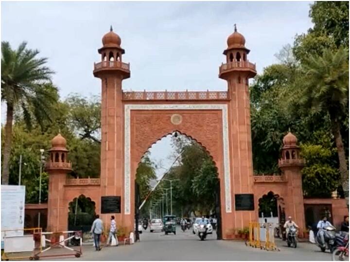 Aligarh muslim university students facing lack of hostel facility lodged comlaint with SDM ann Aligarh: 8 महीने के बाद भी हॉस्टल में रहने की जगह नहीं, शिकायत लेकर एसडीएम ऑफिस पहुंचे AMU के छात्र