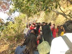 In Pics: आधे-अधूरे सड़क निर्माण से रामगढ़ जाने वाले श्रद्धालुओं के पैरों में पड़े छाले, 10 किमी चलना पड़ता है पैदल