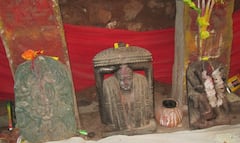 In Pics: आधे-अधूरे सड़क निर्माण से रामगढ़ जाने वाले श्रद्धालुओं के पैरों में पड़े छाले, 10 किमी चलना पड़ता है पैदल