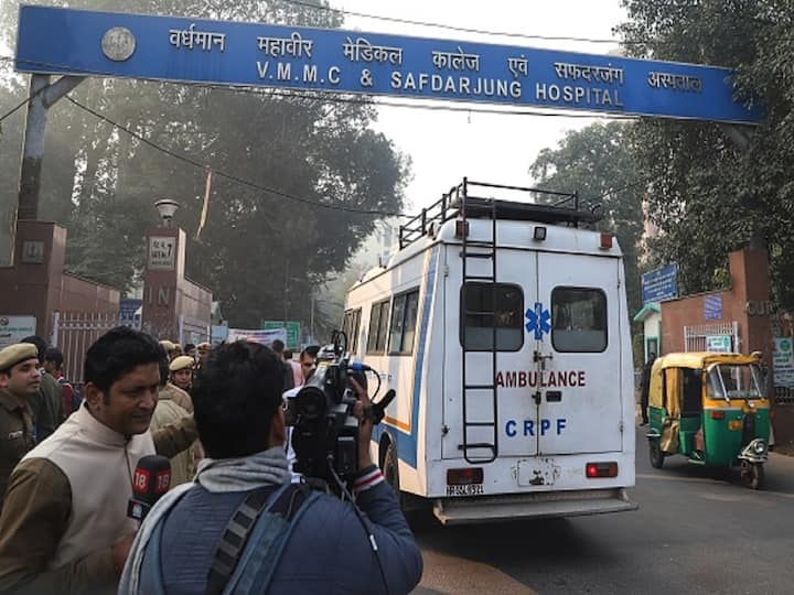 CBI Raids Delhi's Safdarjung Hospital To Bust 'Corruption Nexus' Between Doctors And Middlemen Safdarjung Hospital Neurosurgeon Among 5 Arrested By CBI On Corruption Charges