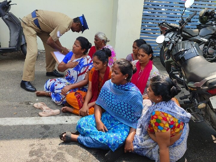 பிரபல ரவுடியை விடுவிக்க கோரி குடும்பத்தினர் தற்கொலை முயற்சி  - சேலம் ஆட்சியர் அலுவலகத்தில் பரபரப்பு