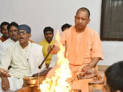 चैत्र नवरात्र की महा अष्टमी पर वैदिक मंत्रोच्चार के साथ हवन करते दिखे सीएम योगी, तस्वीरों में पूजा-अर्चना करते नजर आए मुख्यमंत्री
