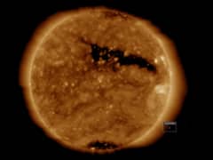 Hole Spotted on Sun's Surface: सूरज में हो गया छेद? इतना बड़ा, पृथ्वी जैसे 20 गोले उसमें समा जाएंगे