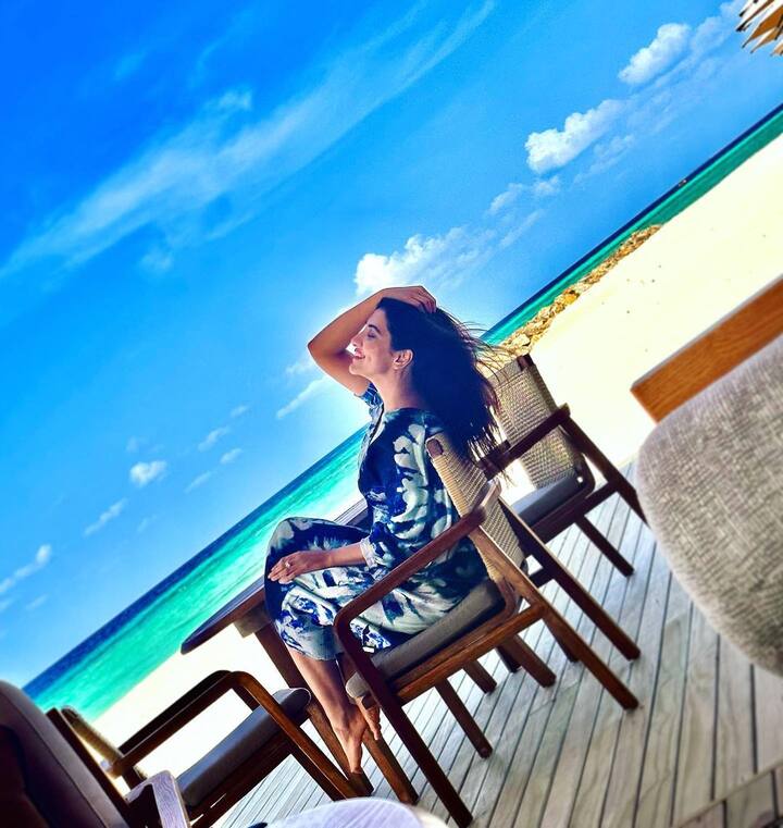 এইমুহূর্তে মলদ্বীপে ছুটি কাটাচ্ছেন অভিনেত্রী।