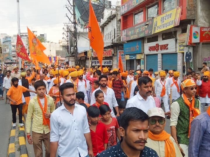 Ram Navami Processions: उदयपुर में सुबह से ही रामनवमी का उत्साह देखने को मिला. सुबह से ही मंदिरों में अनुष्ठान शुरू हो गए. कई मंदिरों में सुबह 9 बजे सुंदरकांड पाठ हुआ. इसमे हजारों भक्त उपस्थित हुए.