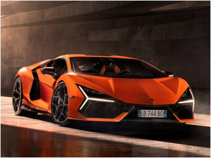 Lamborghini revealed Revuelto which is the successor of Aventador model  Lamborghini Revuelto: लैंबोर्गिनी ने पेश किया एवेंटाडोर का सक्सेसर, हाईब्रिड पावरट्रेन से है लैस, 350 किमी/घंटे की है टॉप स्पीड