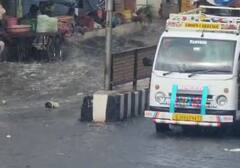 Gujarat Weather Update: અંબાજીમાં ભારે પવન સાથે વરસાદ શરુ થતા વેપારીઓને દુકાન બંધ કરવાની પડી ફરજ