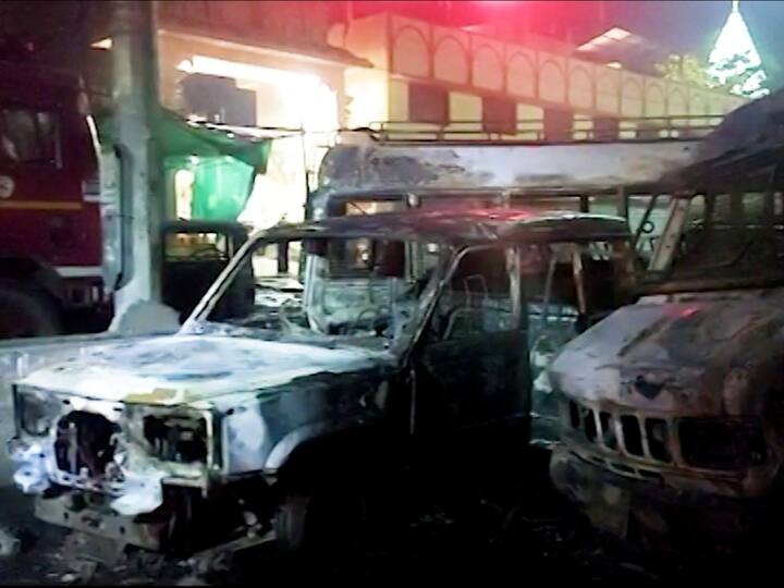 रामनवमीच्या पार्श्वभूमी राम मंदिर परिसरात तयारी सुरू असतानाच अज्ञात तरुणांच्या गटानं जयंतीसाठी आलेल्या गटावर अचानक दगडफेक सुरू केली.