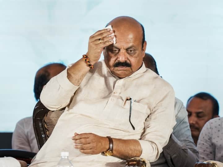 Karnataka Election Opinion Poll: दक्षिण में BJP का इकलौता किला भी हो जाएगा ध्वस्त! इस सर्वे के नतीजे बढ़ा रहे टेंशन, सीटें देख उड़ जाएंगे होश abp c voter karnataka assembly election 2023 survey big set back for bjp lose deats Congress JDS Karnataka Election Opinion Poll: दक्षिण में BJP का इकलौता किला भी हो जाएगा ध्वस्त! इस सर्वे के नतीजे बढ़ा रहे टेंशन, सीटें देख उड़ जाएंगे होश