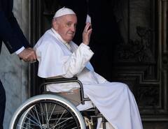 ईसाइयों के सबसे बड़े धर्मगुरू पोप फ्रांसिस को सांस लेने में तकलीफ, हॉस्पिटल में भर्ती कराए गए