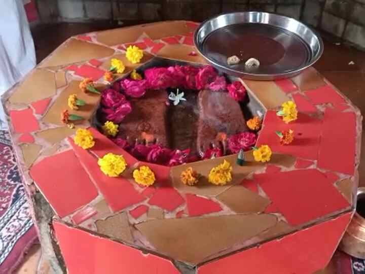 Kannauj Chintamani Temple Lord Rama worshipped devotees come from far ANN Ram Navami 2023: कन्नौज के इस मंदिर में भगवान राम के खड़ाऊ की होती है पूजा, दूर-दराज से आकर श्रद्धालु लगाते हैं अर्जी