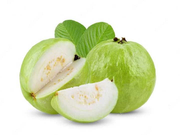 disadvantages of guava fruit in these situatuon Guava Side Effects: फायदे के साथ साथ नुकसान भी करता है अमरूद, इन बीमारियों में बन जाता है विलेन