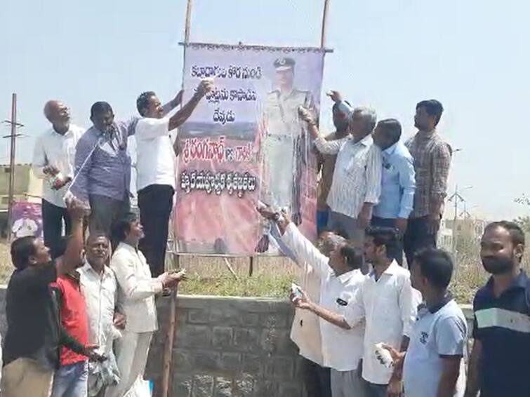 Warangal people makes milk abhishekam to CP AV Ranganath Warangal CP: వరంగల్ సీపీకి మరోసారి క్షీరాభిషేకం, అభిమానం చాటుకున్న ప్రజలు