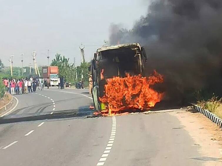 Suryapet TSRTC Rajadhani AC bus set on fire due to an accident near Munagala Suryapet: హైవే నడిమధ్యలోనే తగలబడిపోయిన ఆర్టీసీ బస్సు, ఆ సమస్య వల్లే భారీ ప్రమాదం!