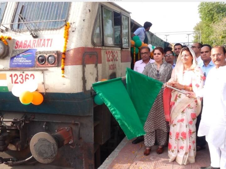 Rajasthan Special train leaves for Rameshwaram Varisth Nagrik Tirth Yatra yojana of Ashok Gehlot government ANN Rajasthan News: 1100 तीर्थ यात्रियों को लेकर जयपुर से रामेश्वरम के लिए ट्रेन रवाना, बुजुर्गों की खुशी का ठिकाना नहीं