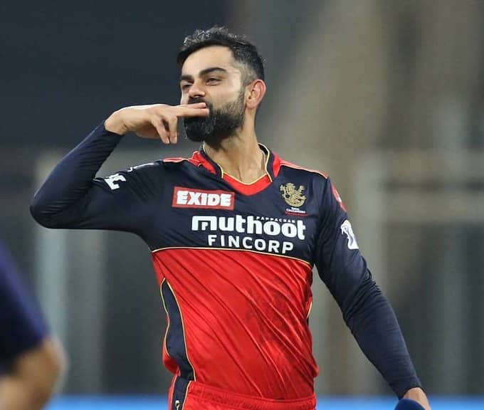 இவர் ஐ.பி.எலில் பெங்களூரு அணிக்காக விளையாடி வருகிறார்.