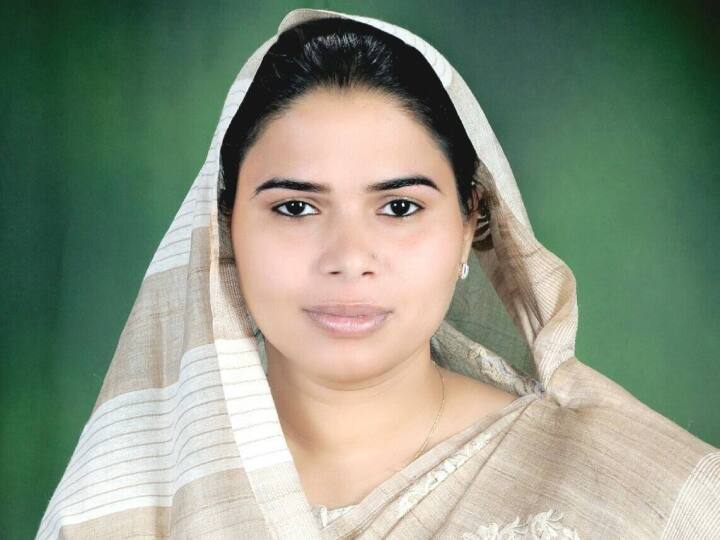 UP Politics: अतीक अहमद को सजा के बाद सपा विधायक पूजा पाल के भाई की गाड़ी पर बम से हमला, जानें मामला Samajwadi Party MLA Puja Pal Claim Atiq Ahmed gang attacked on Brother Rahul with bomb in Prayagraj UP Politics: अतीक अहमद को सजा के बाद सपा विधायक पूजा पाल के भाई की गाड़ी पर बम से हमला, जानें मामला