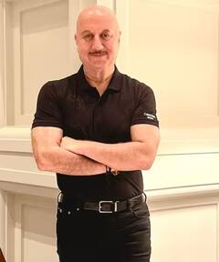 ਮੁੰਬਈ ‘ਚ ਸੀ-ਫੇਸਿੰਗ ਲਗਜ਼ਰੀ ਘਰ ਵਿੱਚ ਰਹਿੰਦੇ ਨੇ ਅਨੁਪਮ ਖੇਰ, ਦੇਖੋ ਤਸਵੀਰਾਂ